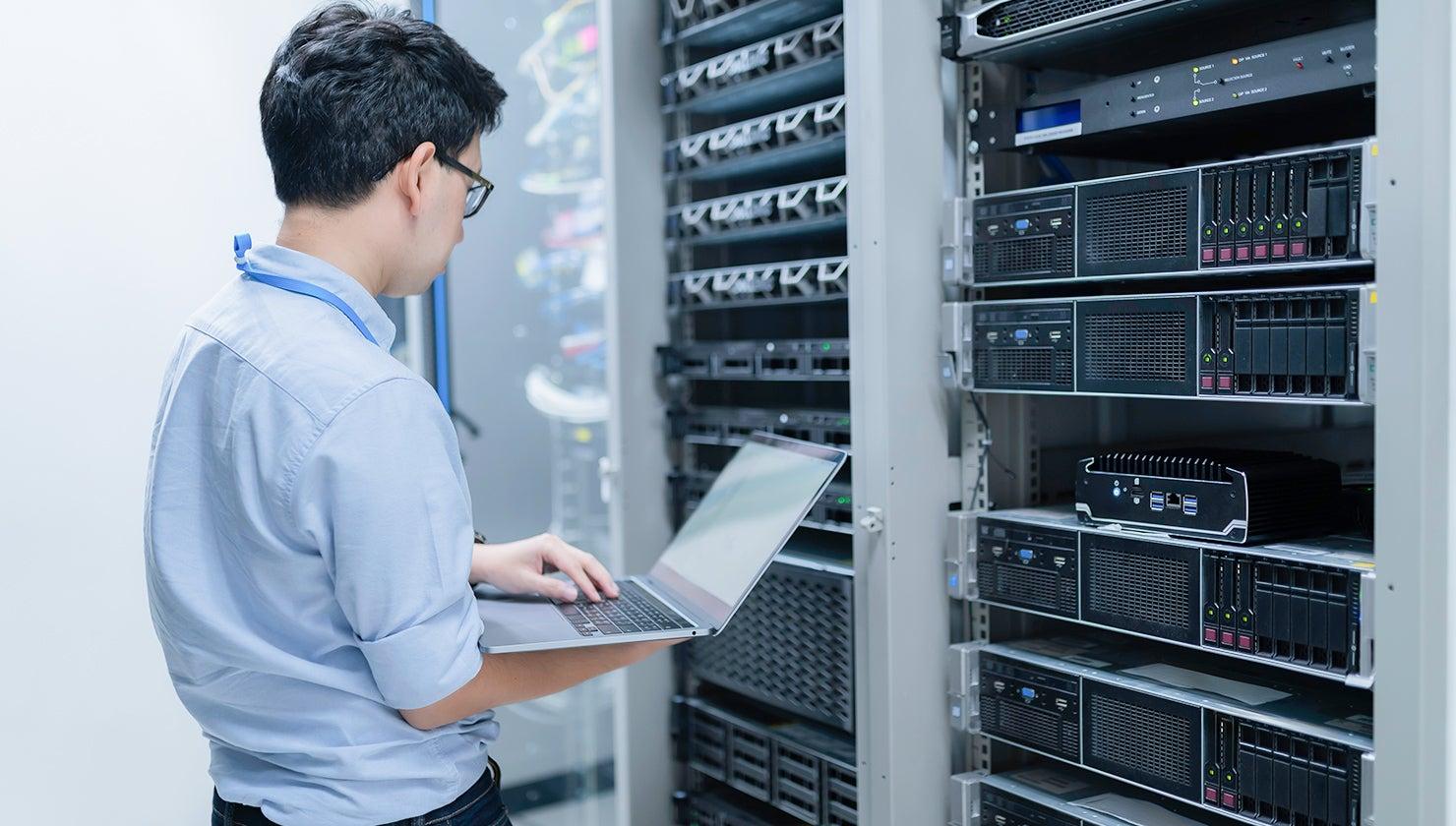 ネットワークエンジニアとはどんな職種？ 仕事内容や平均年収などを徹底解説