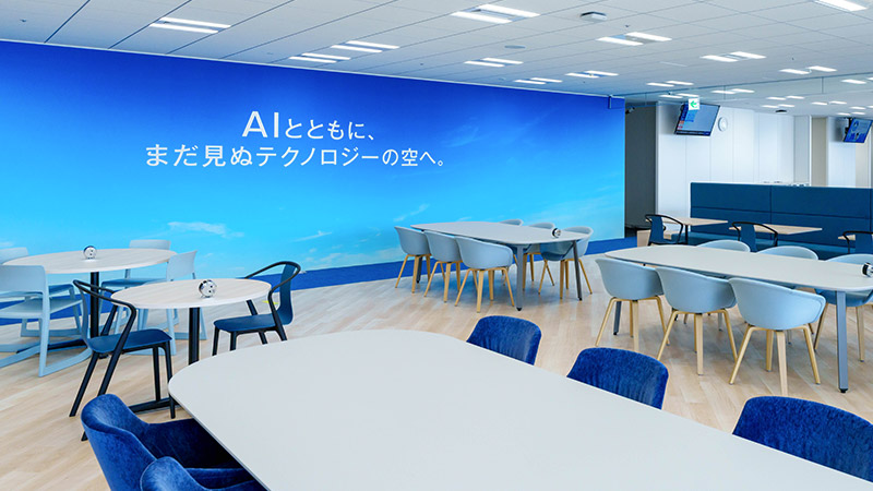 「リフレッシュエリア」そばの壁に書かれたコーポレートメッセージ